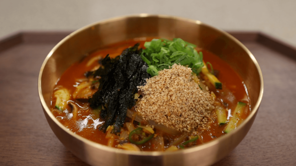 Jang Kalguksu (Korean Spicy Noodle soup)