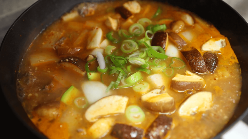 Make doenjang stew 