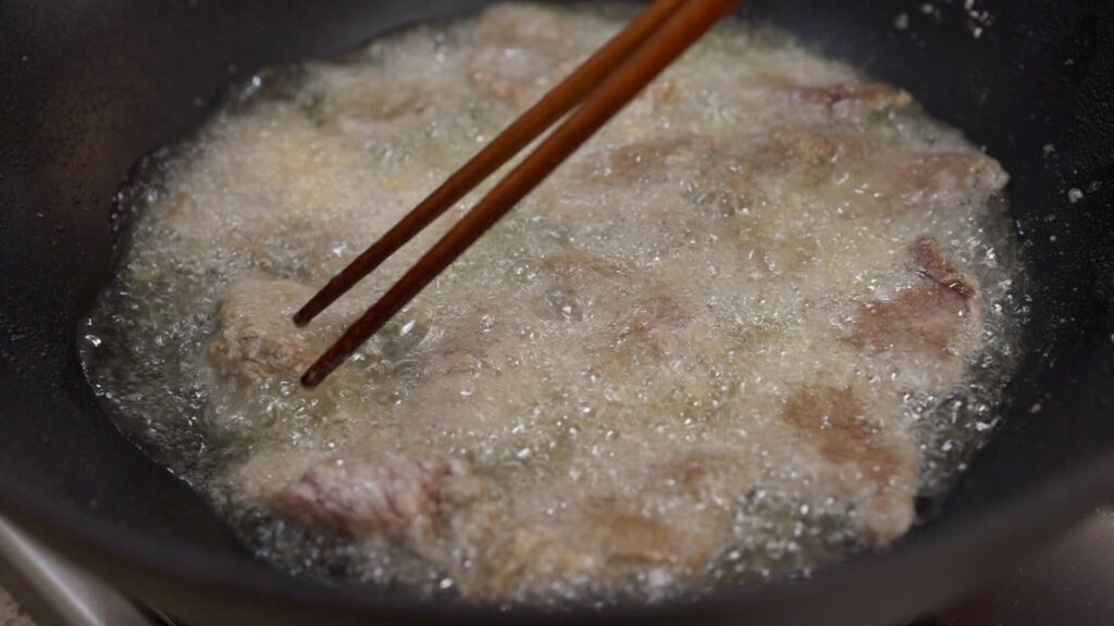 Shallow-frying Beef
