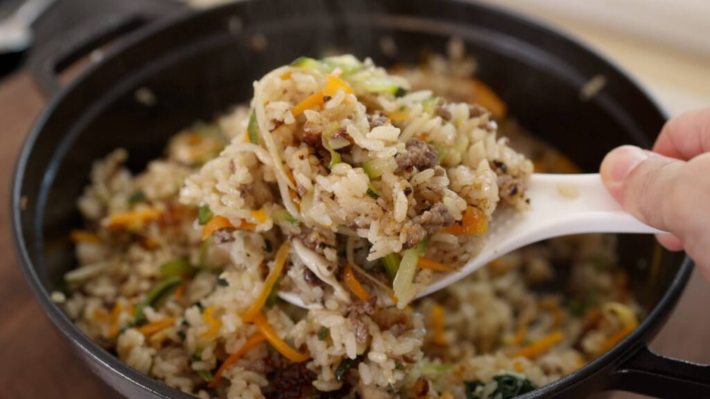 Bibimbap (Korean mixed rice with meat and vegetables)