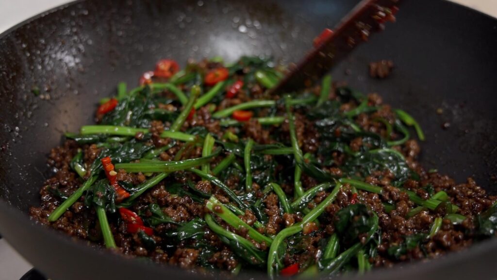 Ground Beef and Spinach Stir Fry